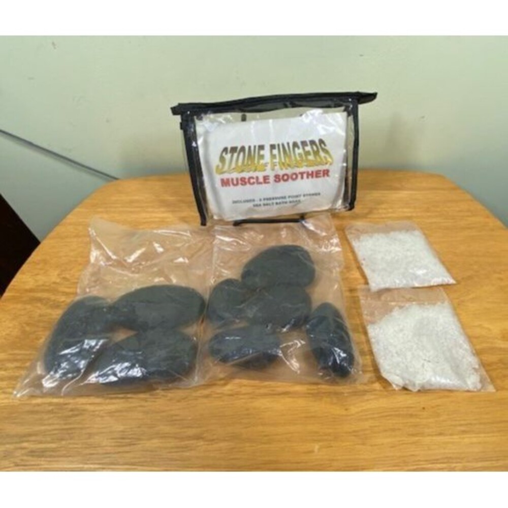 STONE FINGERS Muscle Soother 8-Presser Point Stones, 2-4 oz. Sea Salt Bath Soaks